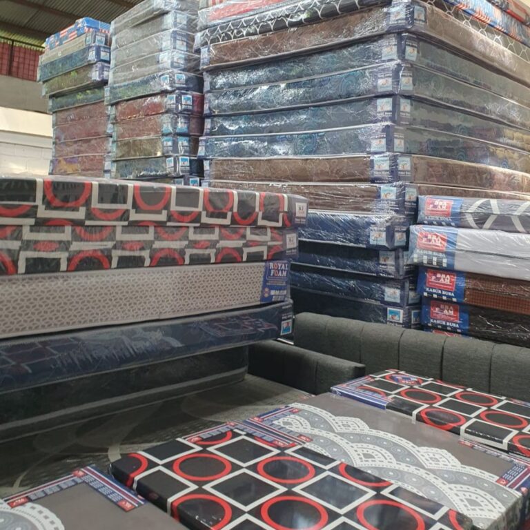 tumpukan produksi kasur siap kirim