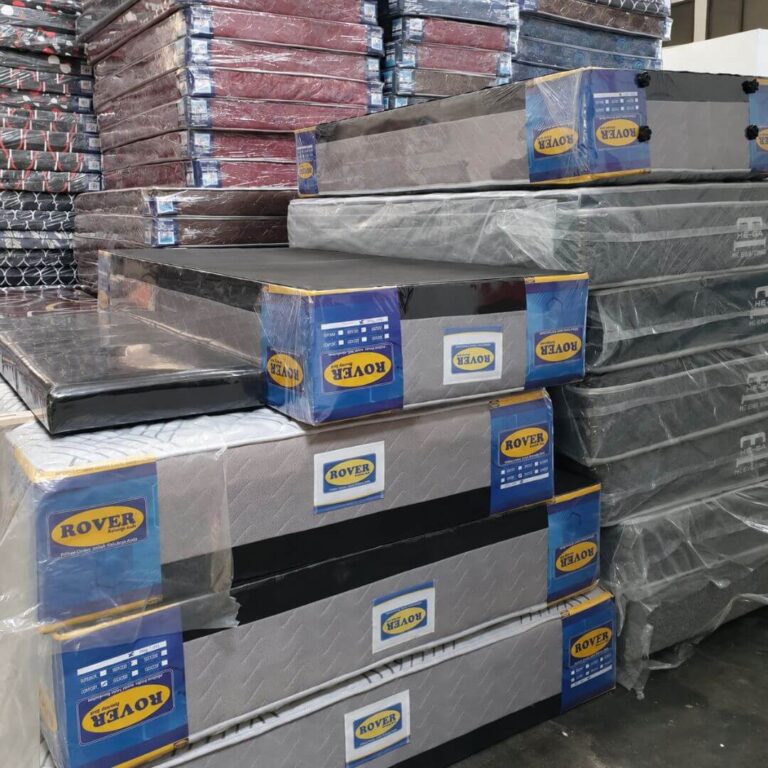 tumpukan kasur siap kirim